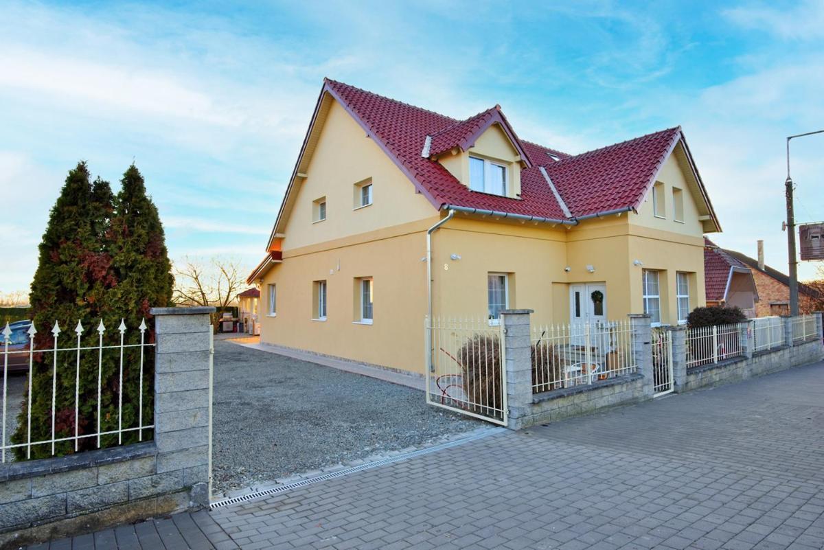 Palmy Apartmanhouse Maglod Buitenkant foto